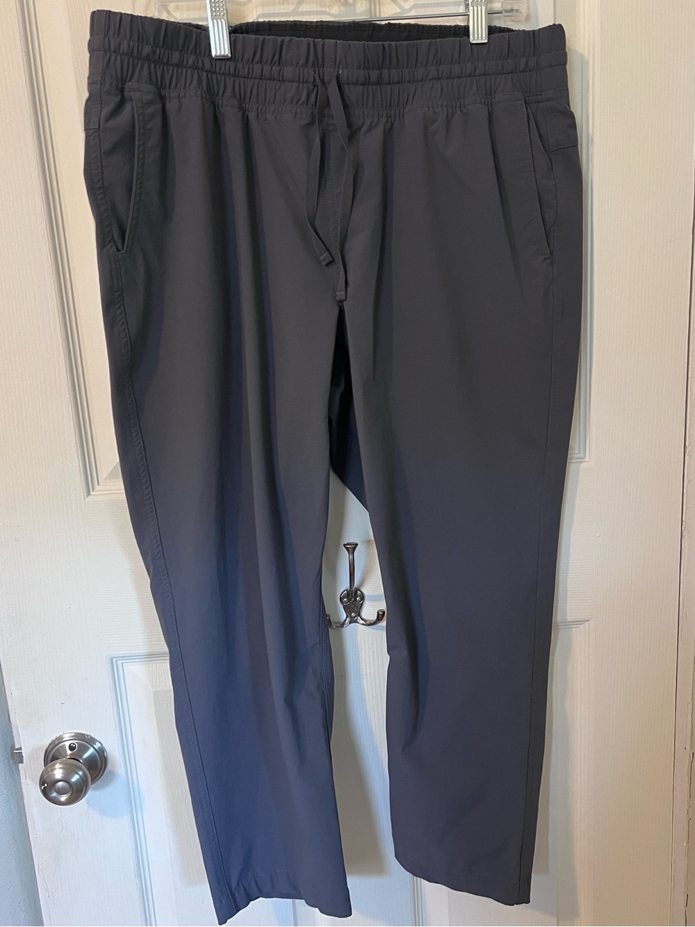 Mountain Hardware Pull on capri size L